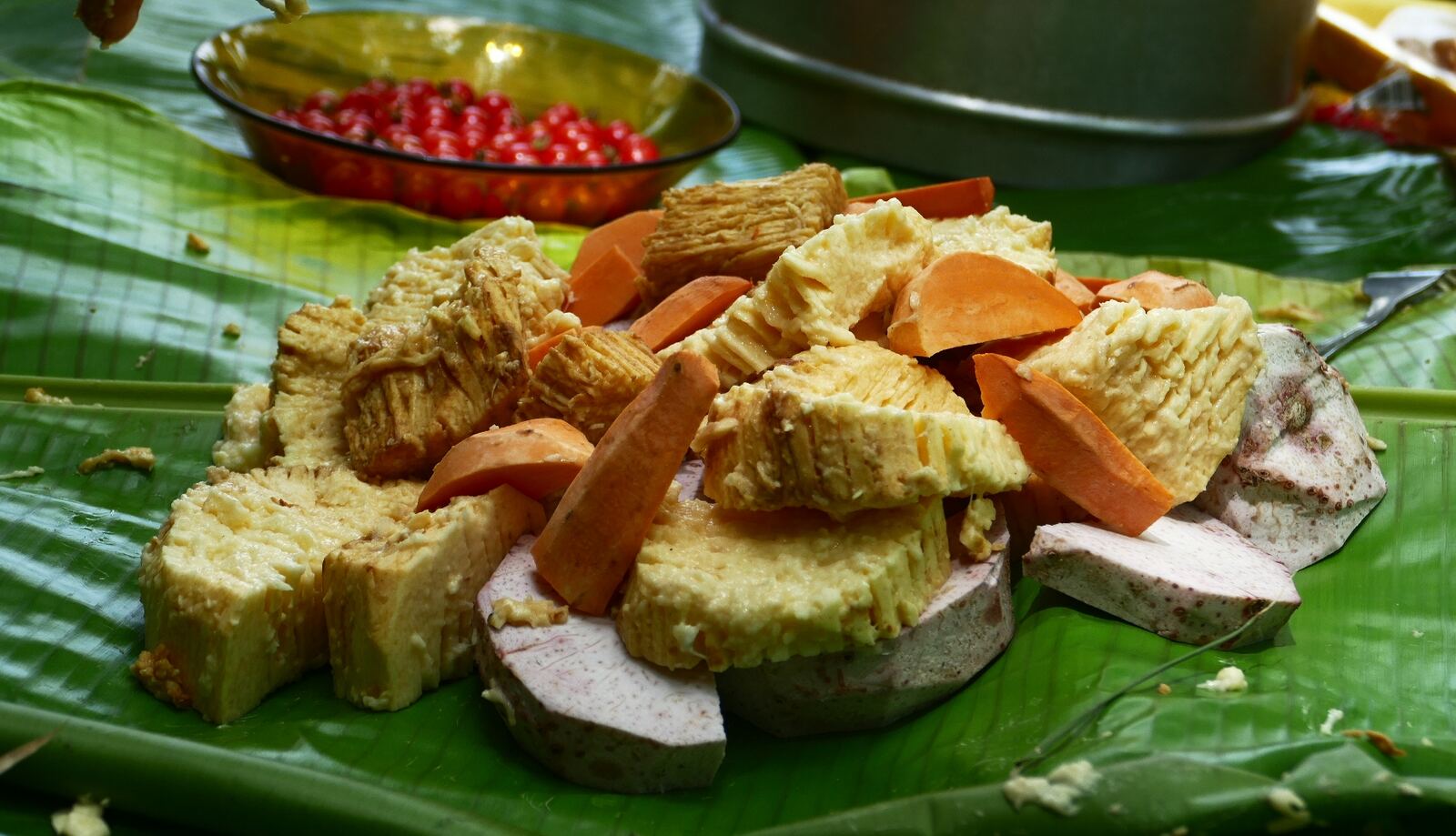 Eat a traditional bougna